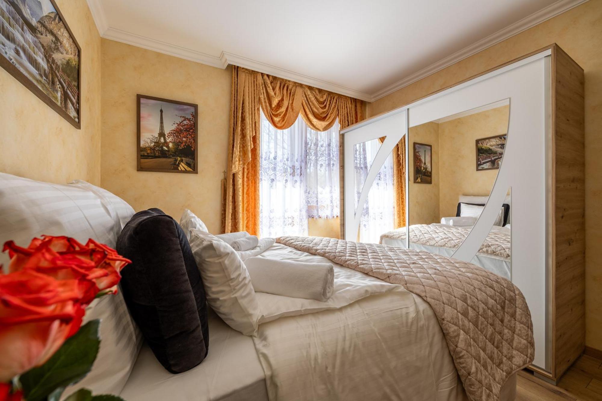 Bed and Breakfast Voeroes Alom Panzio à Tiszakécske Extérieur photo